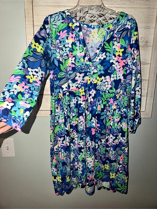 Lilly Pulitzer Dresses & Skirts - Lilly Pulitzer Floral Midi Dress in Blue & Green Like New